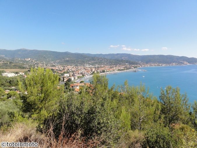 Blick über die Bucht von Diano Marina